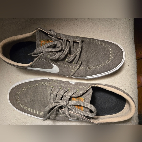 NIKE SB Zoom Janoski Canvas RM Medium Olive Mens Shoes 9.5 - Picture 2 of 6